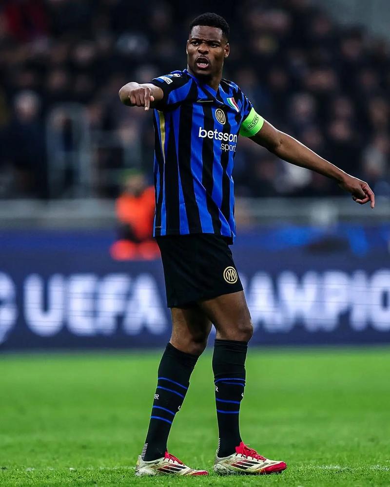 马德里足协举办第35届年度颁奖典礼，马塞洛、卡西等人出席（马德里足协第35届年度颁奖礼举行，马塞洛、卡西等现身）