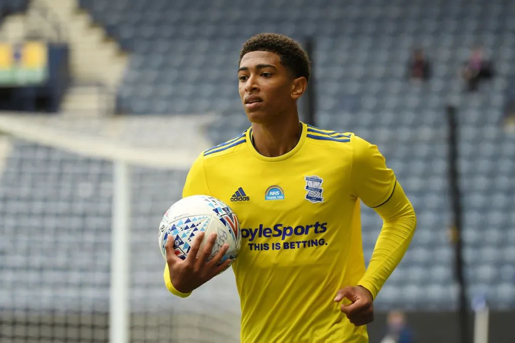 法甲半场：奥巴梅杨+格林伍德各建功，尼斯暂0-2马赛（法甲半场战报：马赛2-0领先尼斯，奥巴梅杨与格林伍德各入一球）