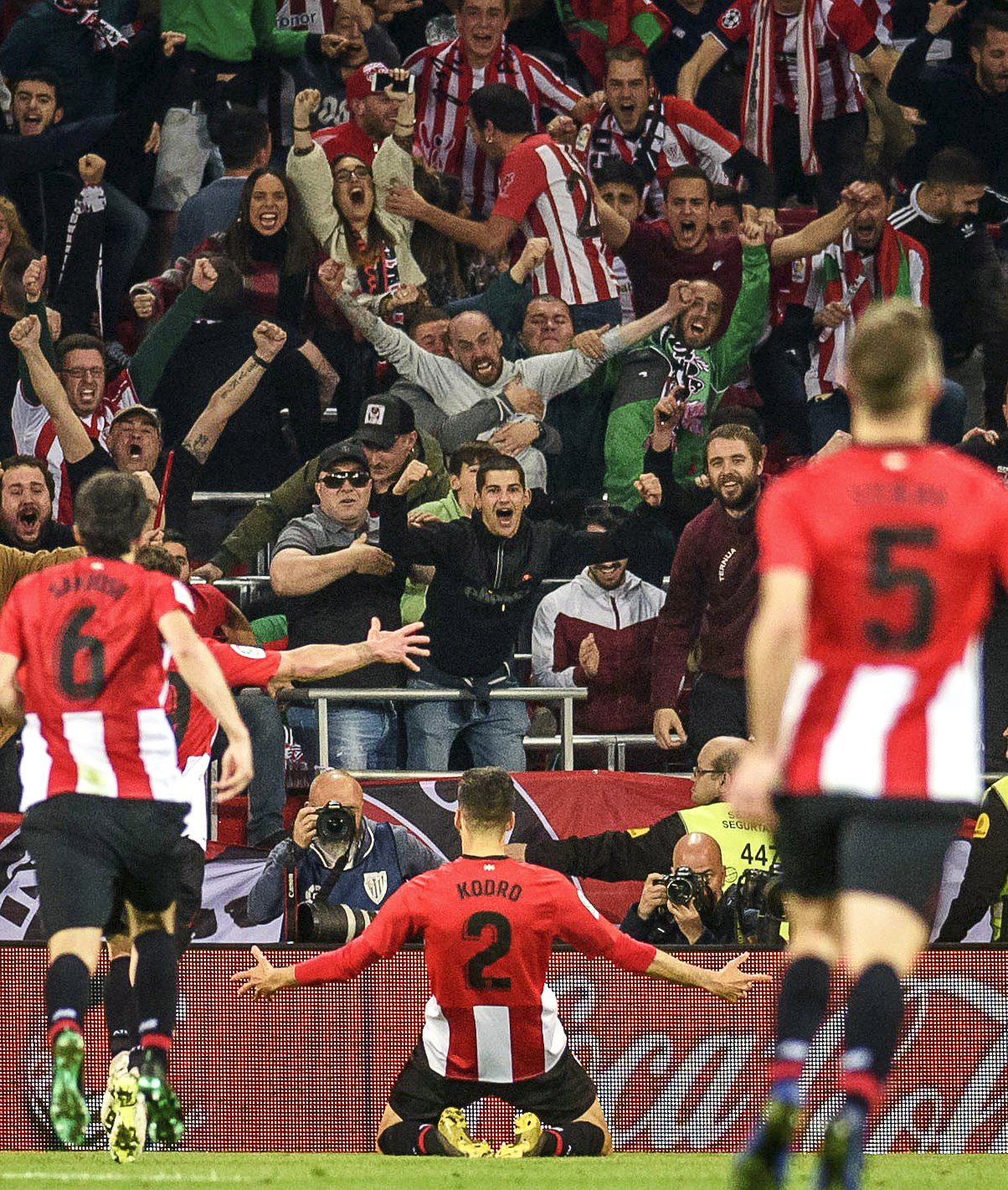 挪威后卫：中场休息时哈兰德让我们多传中，最后奏效了（挪威后卫透露：半场时哈兰德要求加强传中，最终起效）