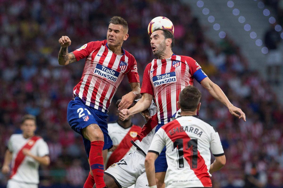 冬窗大戏开启！曼联中场或离队，利物浦寻萨拉赫接班人（冬季转会窗开启：曼联中场或将出走，利物浦物色萨拉赫替身）