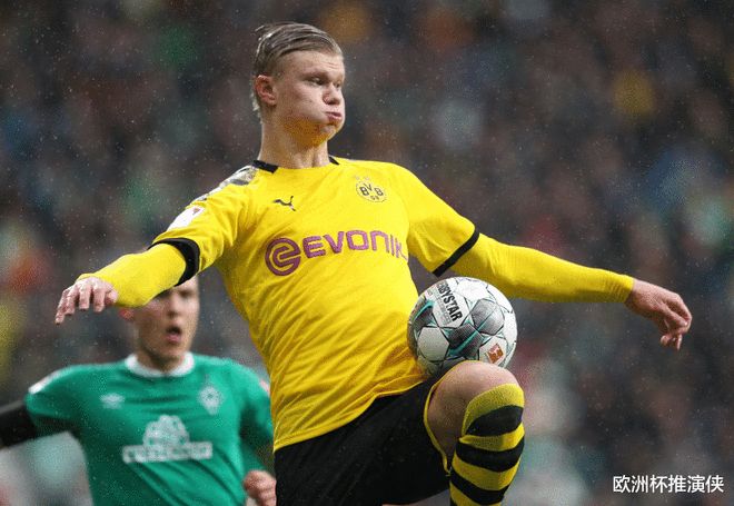 申花3-1津门虎连续两年屈居亚军，李嗣镕首秀即破门，吴曦点射（申花3比1击败津门虎，连续两年屈居亚军；李嗣镕首秀破门，吴曦点球命中）