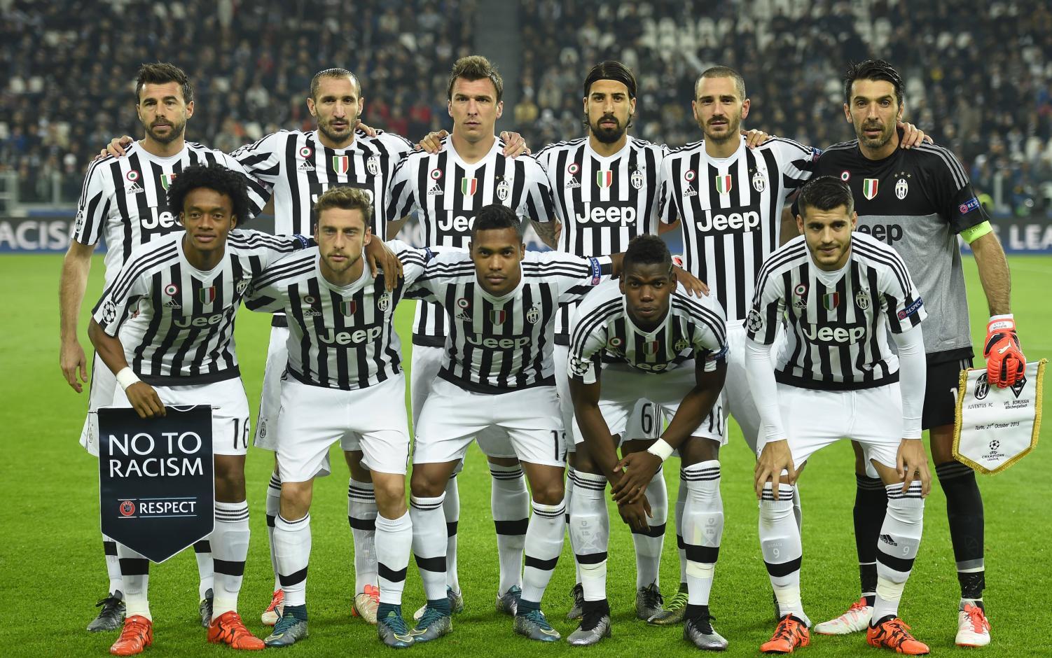 新华社：回顾中国足球这一年，国足沉浮与“城超”燎原（新华社：一年看中国足球——国足起落，“城超”火遍全国）